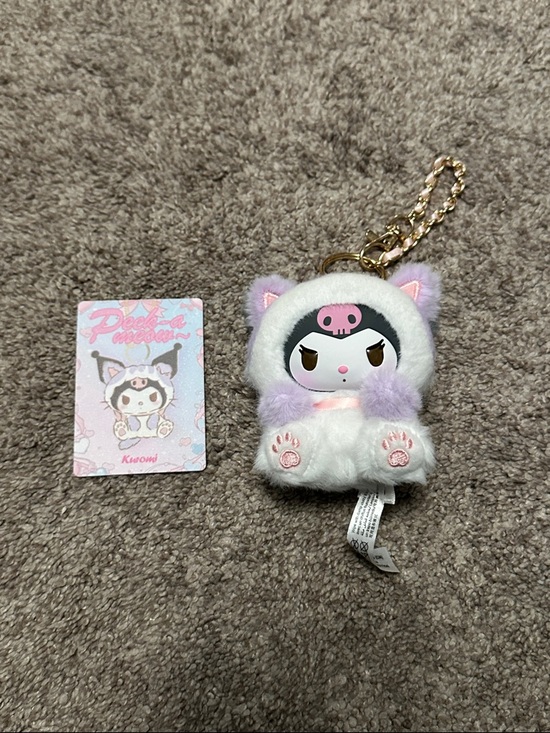 Peek-a-Meow Keychain - Kuromi - Picture 2 of 3